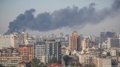 Россия атаковала Киев баллистическими ракетами: в результате попадания в жилой дом погибли два человека